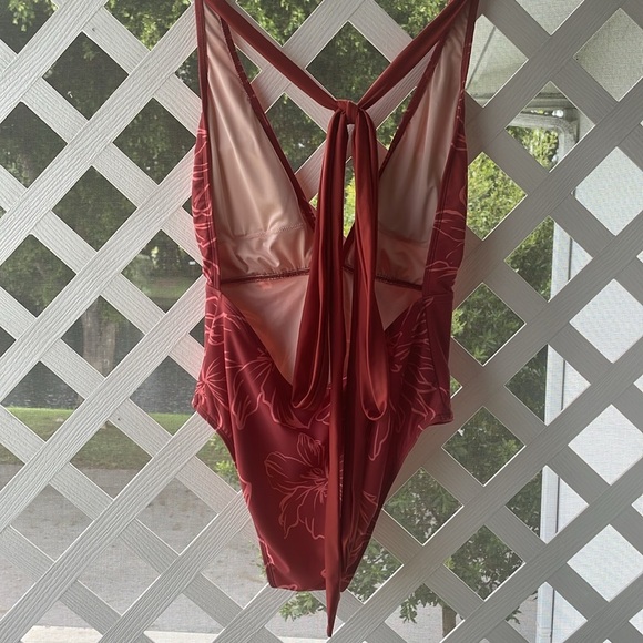 Cupshe Deep V-Neck Open Crisscross Back One-Piece - Picture 5 of 10